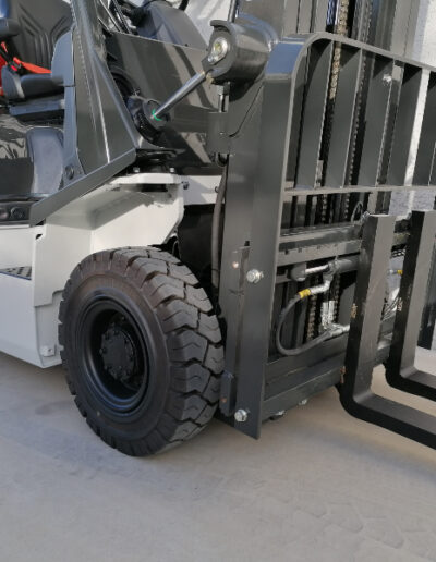 1,8 Ton nieuwe LPG heftruck Nissan_UniCarriers - voorbouw