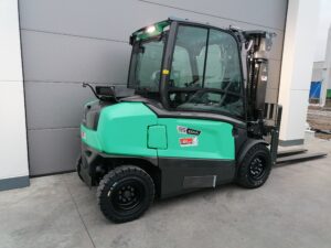 FB55NH elektrische heftruck , 5Ton met volledige cabine , robuuste machine met compacte draaicirkel