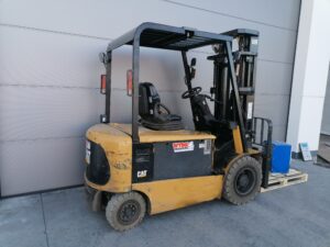 3Ton tweedehands elektrische heftruck Caterpillar - Wybo Lifting