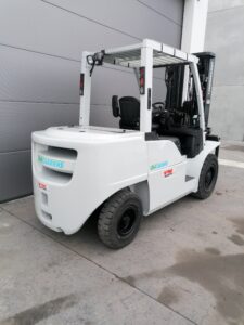 5Ton robuuste diesel heftruck met 3delige full free hefmast, manuele bediening - Wybo Lifting