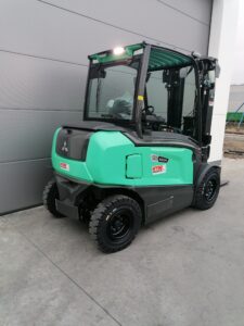 Compacte 5Ton elektrische heftruck met semi cabine en vorkenversteller