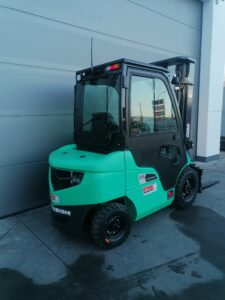 Diesel 2.5Ton Mitsubishi - met volledige cabine - vingertip, ... - Wybo Lifting