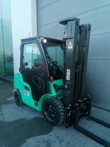 Diesel 2.5Ton Mitsubishi - met volledige cabine - vingertip, ... - Wybo Lifting
