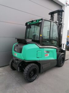 FB55NH elektrische 5.5Ton heftruck Mitsubishi met full cabine - duplex clearview mast - Wybo Lifting