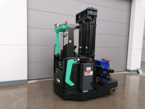 Volledig gestuurde elektrische zijlader Mitsubishi - Wybo Lifting