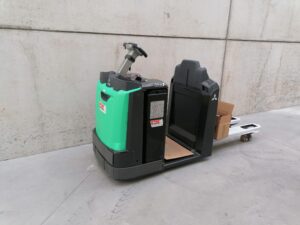 compacte laag niveau orderpicker Mitsubishi - Wybo Lifting